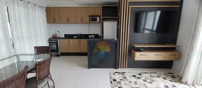A cozinha ou kitchenette de Cobertura Alto Padrão no Centro de Bombinhas com 03 Suítes