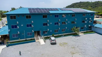 O edifício onde o apartamento está situado