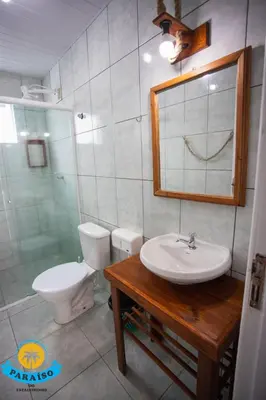 Uma casa de banho em Rede Sul Estaleirinho