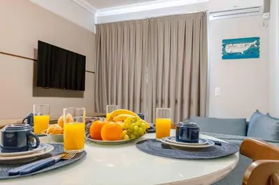 A planta de Aconchegante Apartamento a Poucos Metros do Mar