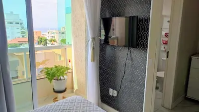 Uma televisão e/ou sistema de entretenimento em 262-Cobertura com vista mar, 3 suítes, Mar de Belize