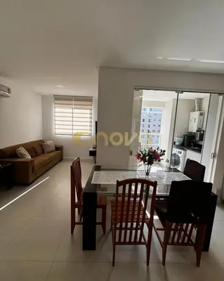 Uma área de estar em Apartamento disponível