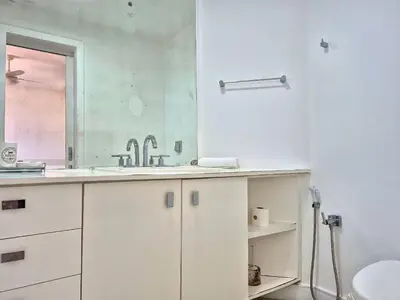 Uma casa de banho em Vista Incrível Frente Mar 2 Quartos |CURTA134
