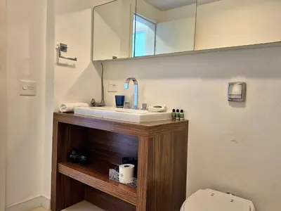 Uma casa de banho em Vista Incrível Frente Mar 2 Quartos |CURTA134