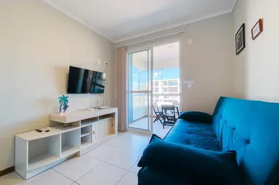 Uma televisão e/ou sistema de entretenimento em Na Avenida principal -200m da Praia de Palmas - 0197