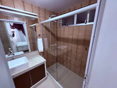 Uma casa de banho em Apartamento Quadra Mar