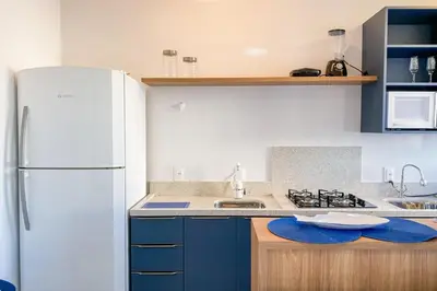 A cozinha ou kitchenette de Apartamento 2 Quartos sendo 1 Suíte na Praia - 0317