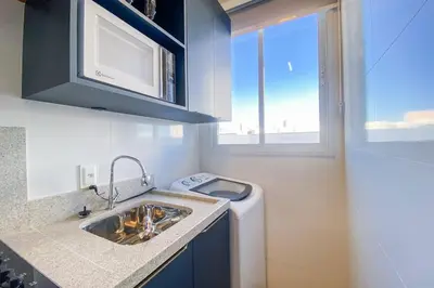 A cozinha ou kitchenette de Apartamento 2 Quartos sendo 1 Suíte na Praia - 0317