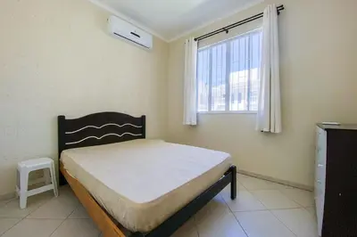 Uma cama ou camas num quarto em Ampla casa com 04 quartos para locação - 0315
