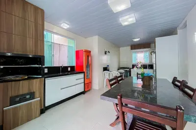 A cozinha ou kitchenette de Casa 400m da Praia de Palmas - 0343