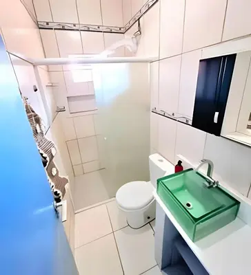 Uma casa de banho em Apartamento econômico para até 4 Apto Econômico para 4 pessoas - Completopessoas, totalmente equipado