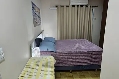 Uma cama ou camas num quarto em Casa Aconchegante a 600m da Praia no Bairro da Barra