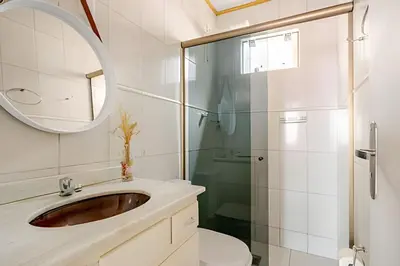 Uma casa de banho em Casa Aconchegante a 600m da Praia no Bairro da Barra