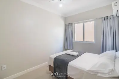 Uma cama ou camas num quarto em Apto 3 Quartos a 130m da Praia MMP0137