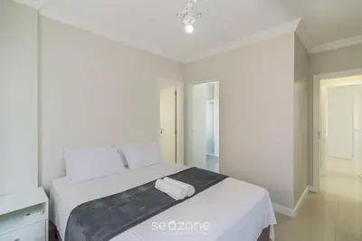 Uma cama ou camas num quarto em Apto 3 Quartos a 130m da Praia MMP0137