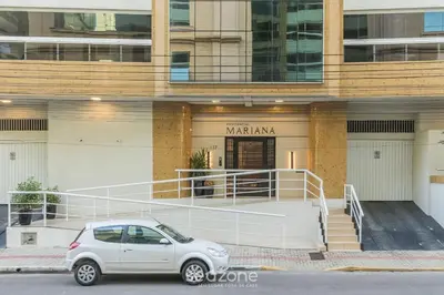 O edifício onde o apartamento está situado