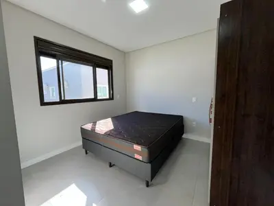 Uma cama ou camas num quarto em Residencial Treviso - 0352