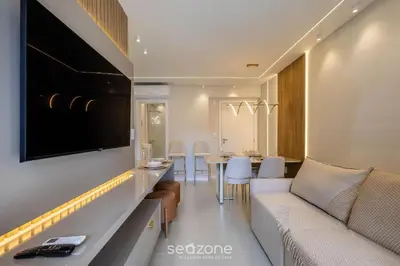 Uma área de estar em Apt c/ Churrasq. 600m da Praia AQT0604