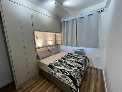 Uma cama ou camas num quarto em 1-Apto 1 dorm Barra Sul com VAGA
