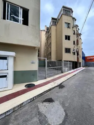 O edifício onde o apartamento está situado