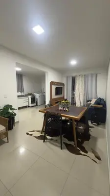 A cozinha ou kitchenette de Apto em Bombinhas 2 quartos com 1 suíte, churrasqueira, vaga de garagem