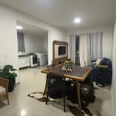 Apto em Bombinhas 2 quartos com 1 suíte