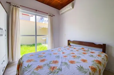 Uma cama ou camas num quarto em Casa com jacuzzi ideal para dias em família! 0453
