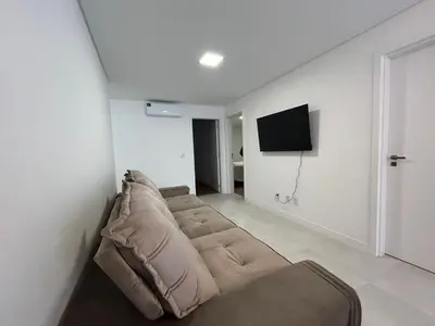 Uma televisão e/ou sistema de entretenimento em Res Diamante - Praia de Bombas