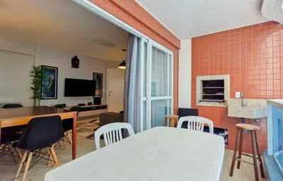 Uma televisão e/ou sistema de entretenimento em Pé na Areia c/ Churrasqueira | 3 Quartos + Vaga