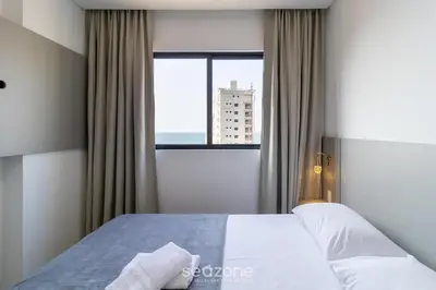 Uma cama ou camas num quarto em Apto Novo a 150m da Praia de Pereque CLE1202