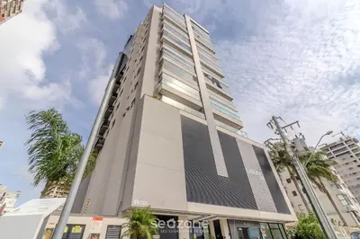 O edifício onde o apartamento está situado