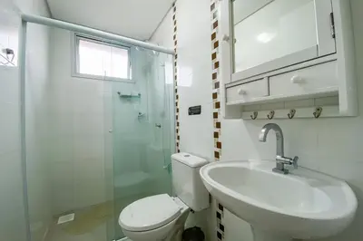 Uma casa de banho em Praia de Palmas - Apto 500m da Praia, 2 Dorms - 0180