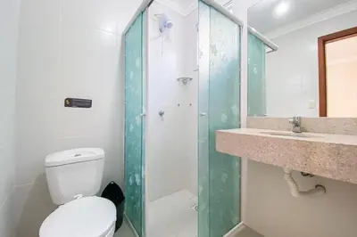 Uma casa de banho em Praia de Palmas - Aconchego a 500m do Mar 0181