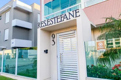 O edifício onde o apartamento está situado