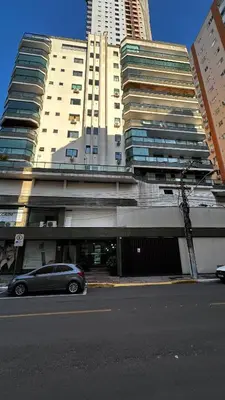 O edifício onde o apartamento está situado