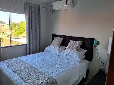Uma cama ou camas num quarto em Quarto em Tijucas