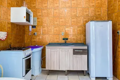 A cozinha ou kitchenette de Apartamento há 150 metros do mar - 0407