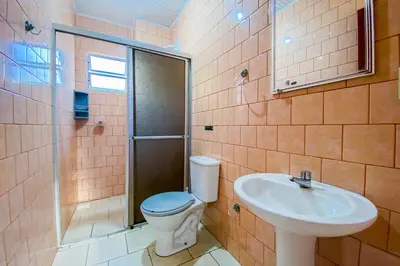 Uma casa de banho em Apartamento há 150 metros do mar - 0407