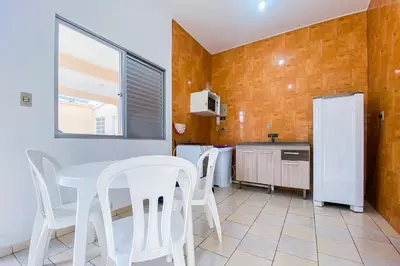 A cozinha ou kitchenette de Apartamento há 150 metros do mar - 0407