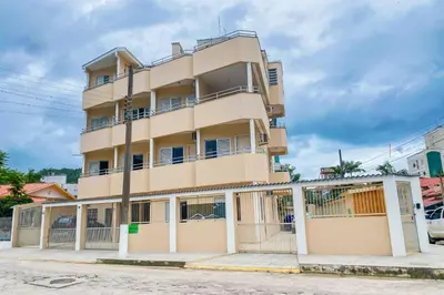 O edifício onde o apartamento está situado