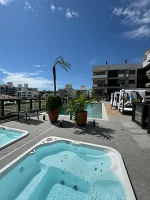 A piscina em ou perto de Apto em Home Club com vista para piscina - 550m do mar