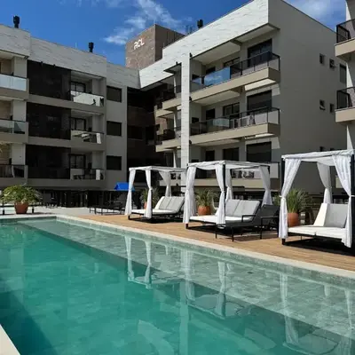 Apto em Home Club com vista para piscina - 550m do mar