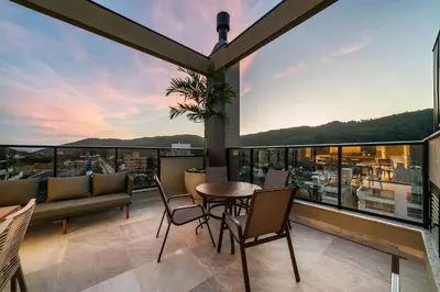 Uma vista geral da montanha ou uma vista da montanha a partir do apartamento