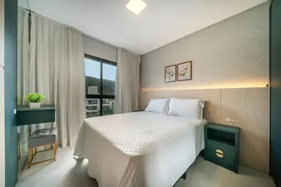 Uma cama ou camas num quarto em Aluguel Apto c/ Piscina no Terraço - Bombinhas