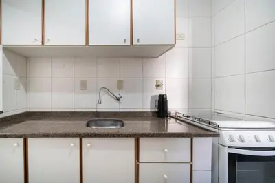 A cozinha ou kitchenette de Apto Flor da Manhã - 50 metros da praia de Bombas