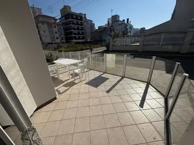 Uma varanda ou terraço em Cód 103 - Apto térreo a 50m do mar na Zona Sul