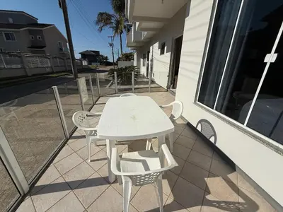 Uma varanda ou terraço em Cód 103 - Apto térreo a 50m do mar na Zona Sul