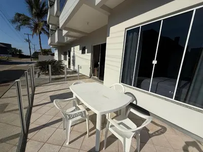 Uma varanda ou terraço em Cód 103 - Apto térreo a 50m do mar na Zona Sul