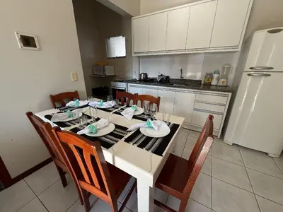A cozinha ou kitchenette de Cód 103 - Apto térreo a 50m do mar na Zona Sul