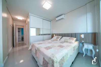 Uma cama ou camas num quarto em Cobertura 03 dormitórios na Avenida dos Coqueiros